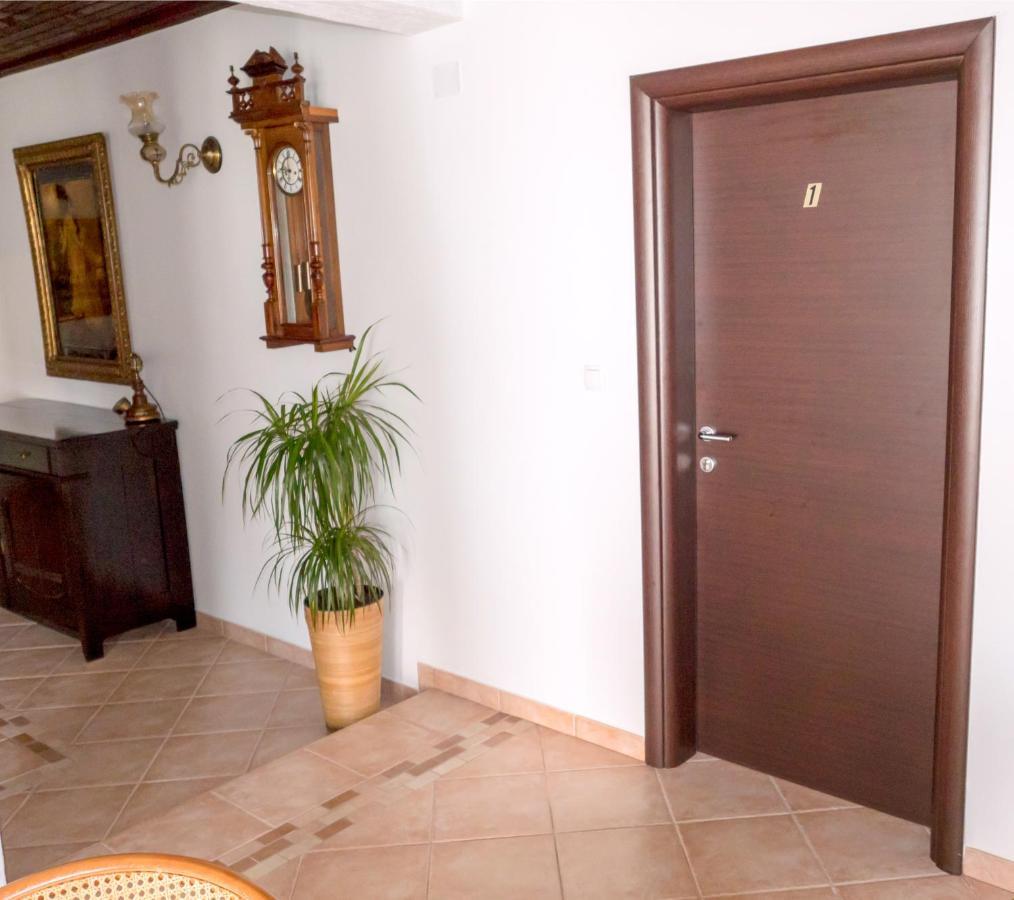 Apartment-Rooms Preka Palit Exterior foto